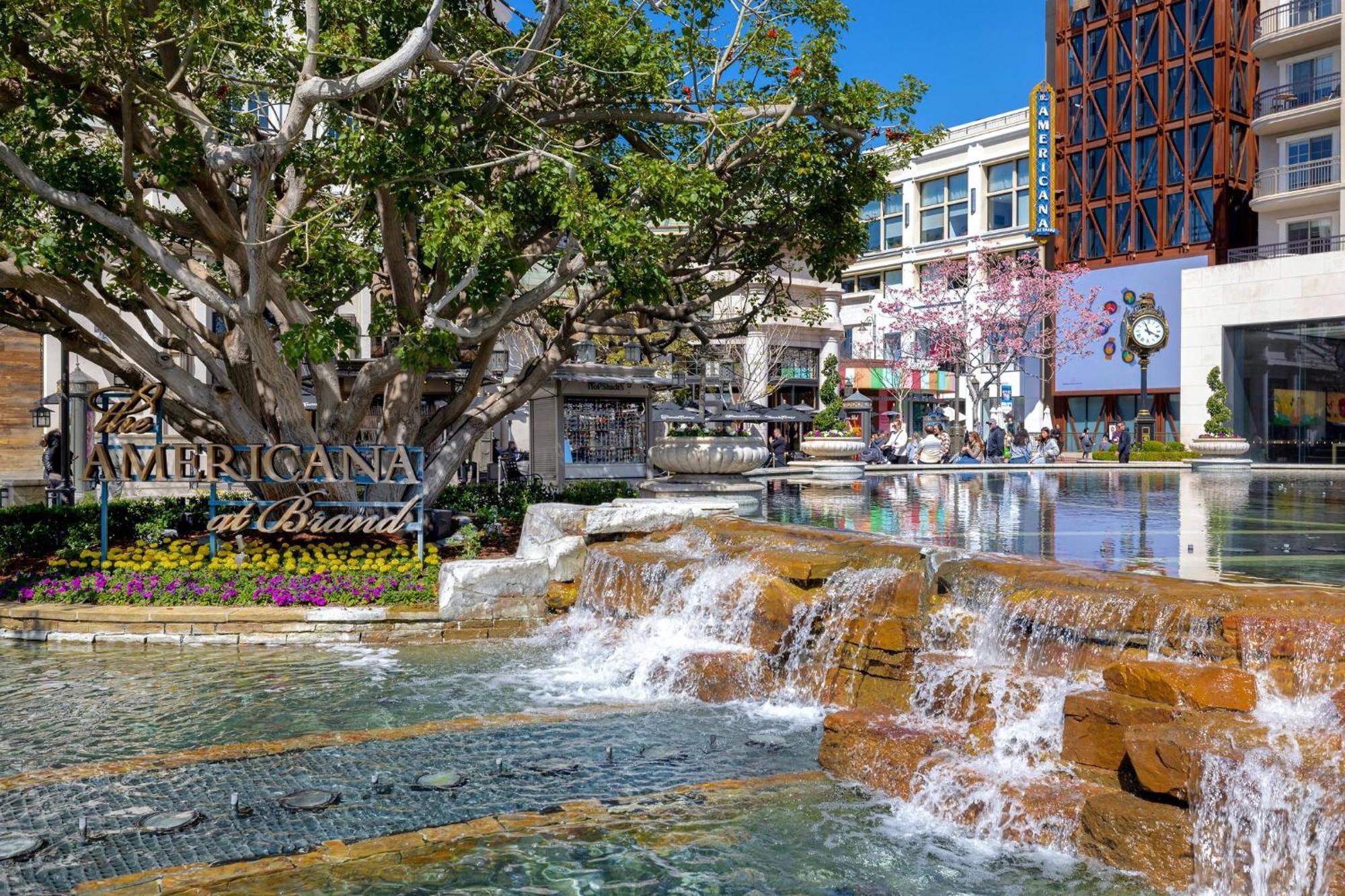 Holiday Inn Express & Suites - Glendale Downtown Bagian luar foto